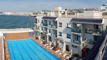 Seasonal outdoor pool, pool umbrellas, sun loungers