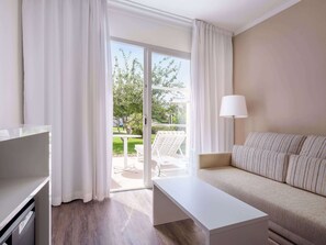Xtra Room Solarium | Minibar, desk, blackout drapes, iron/ironing board