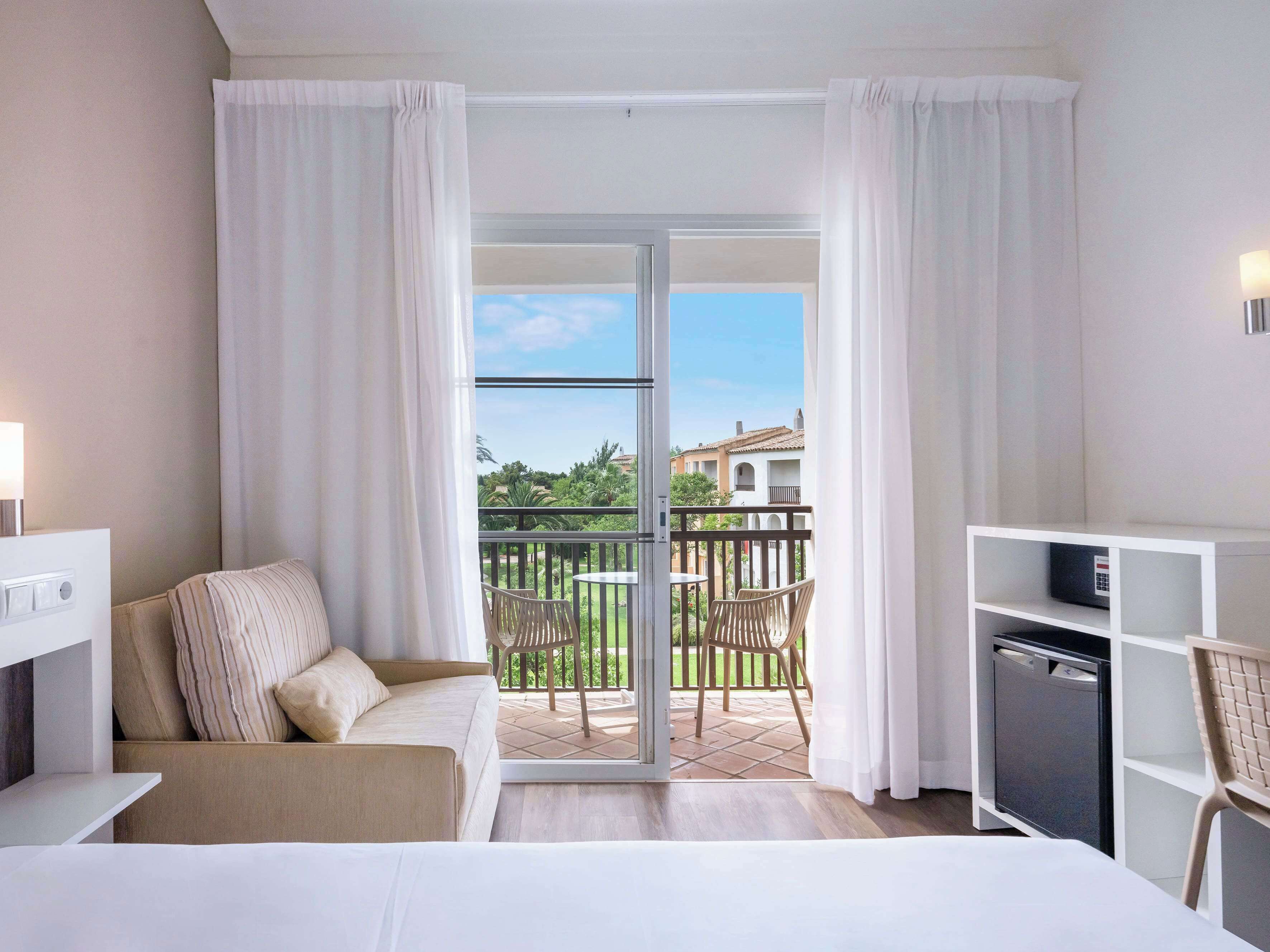 1 bedroom, minibar, desk, blackout curtains