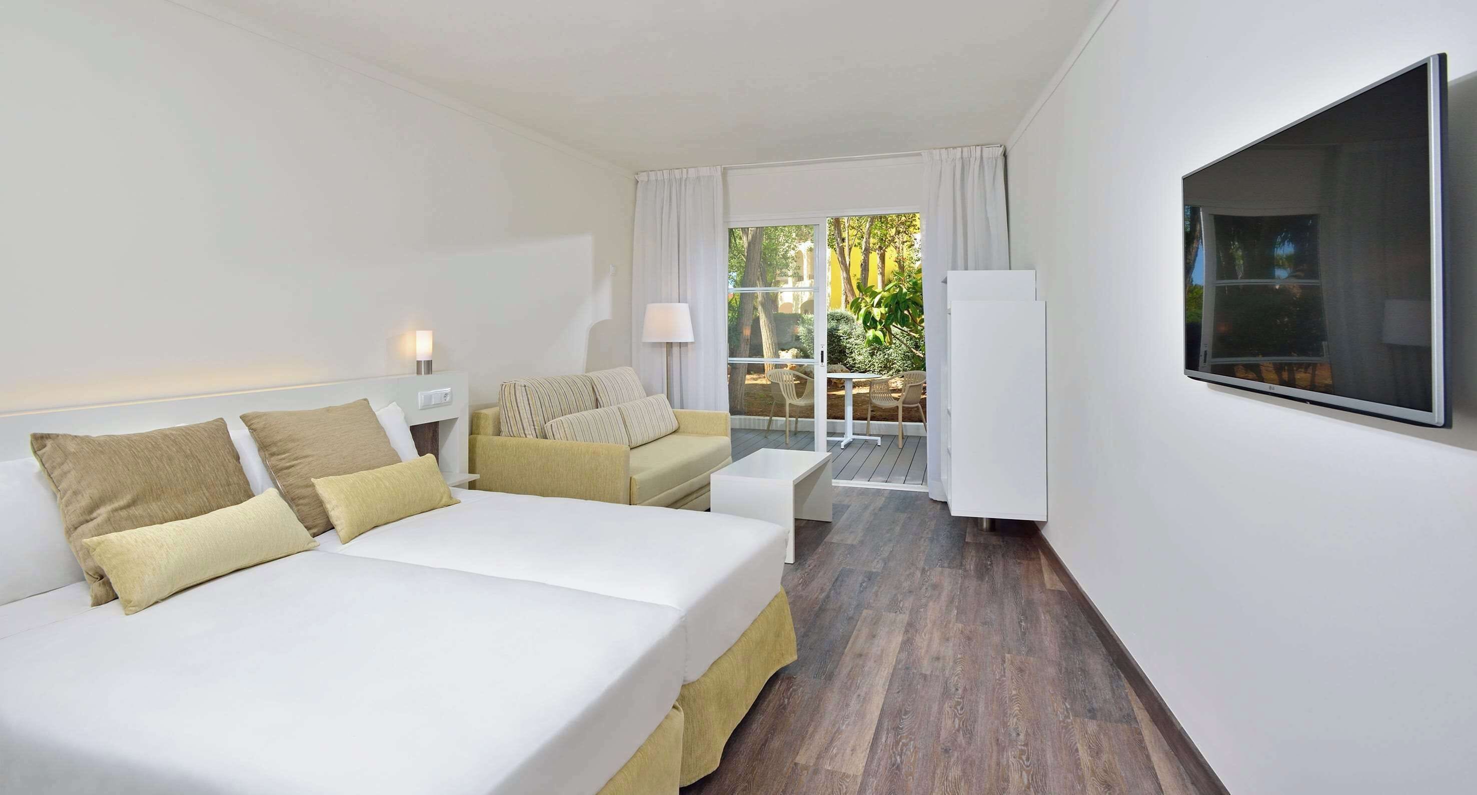 1 bedroom, minibar, desk, blackout curtains