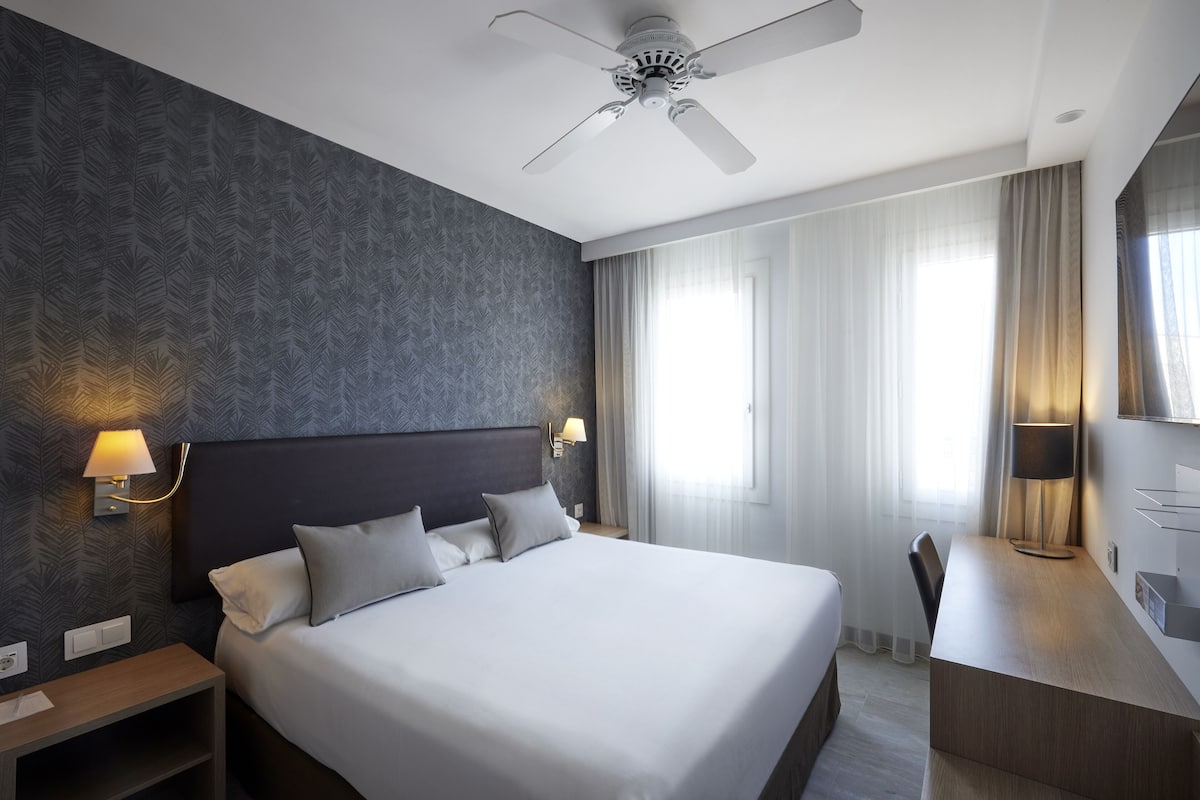1 bedroom, minibar, in-room safe, individually furnished