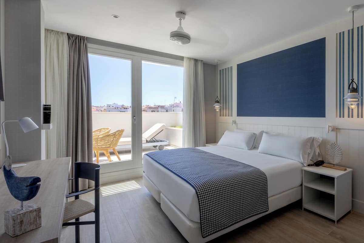 1 bedroom, minibar, in-room safe, individually furnished