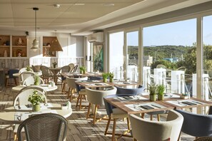 Dinner served - Catalonia Mirador des Port (Mahón)