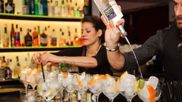 2 bares/lounges, bar na cobertura