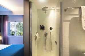 Deluxe Double Room, Mountain View | Bathroom | Designer toiletries, hair dryer, slippers, towels