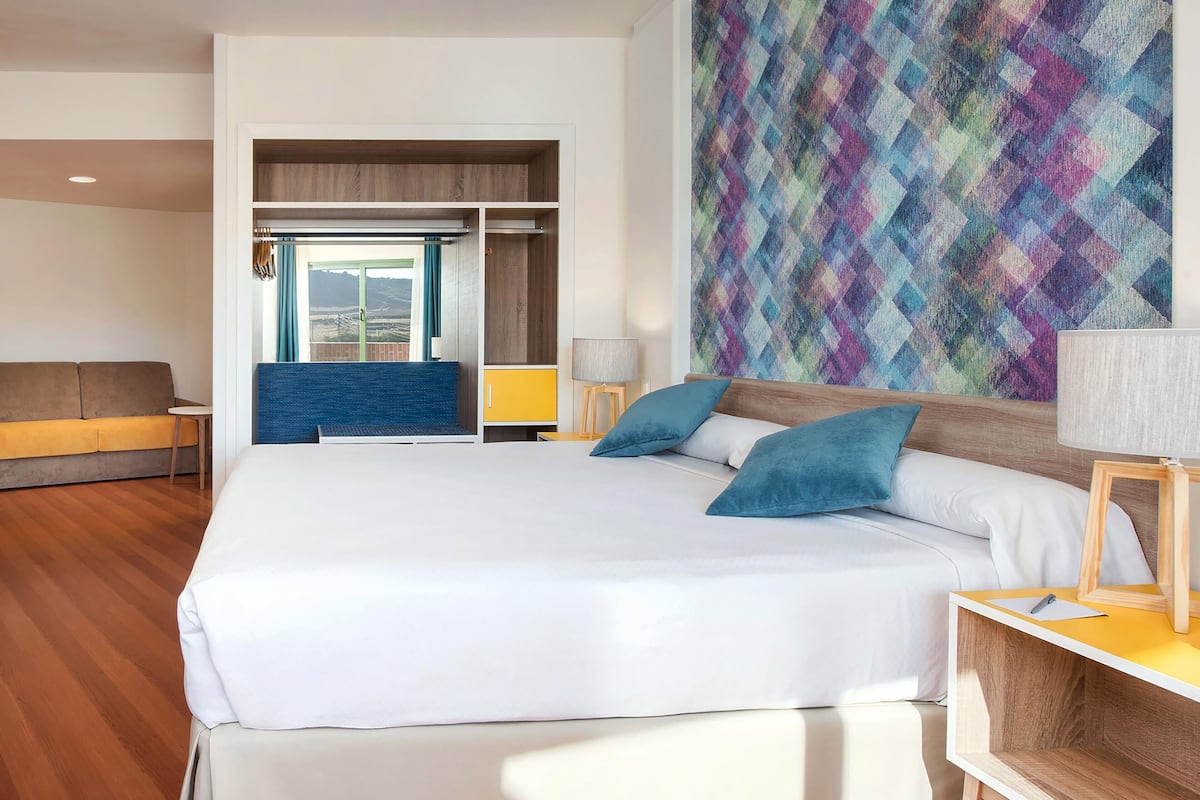 Ropa de cama de alta calidad y minibar