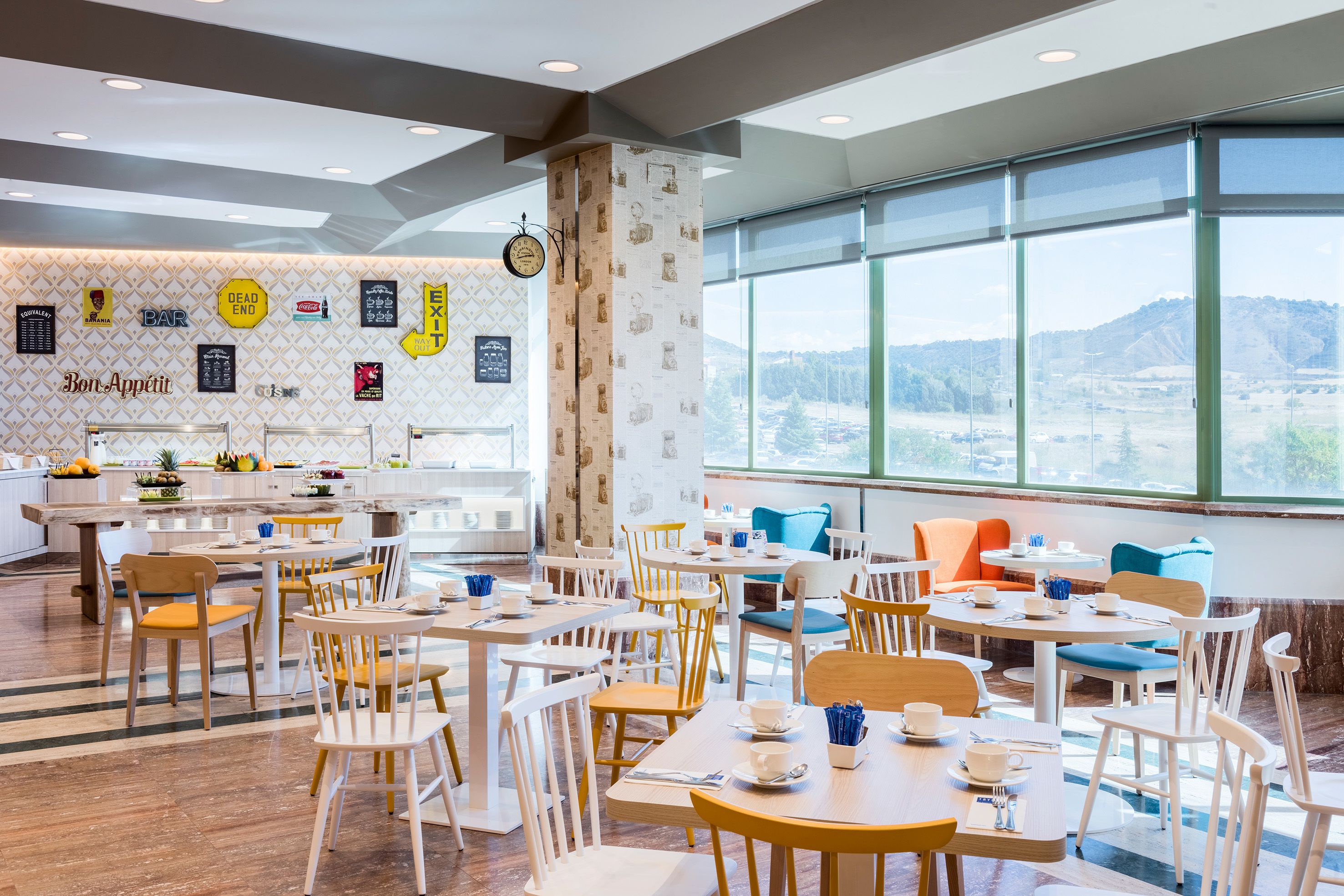 Desayuno buffet (EUR 14 por persona) 