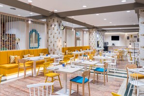 Desayuno buffet (EUR 14 por persona)