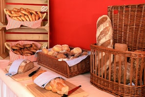 Free buffet breakfast