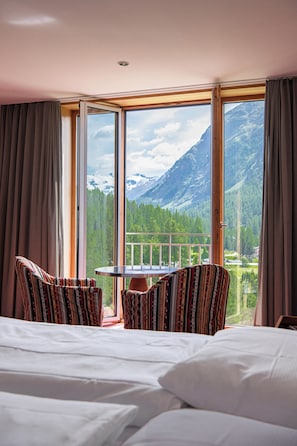 Double Room | 1 bedroom, premium bedding, free minibar, in-room safe