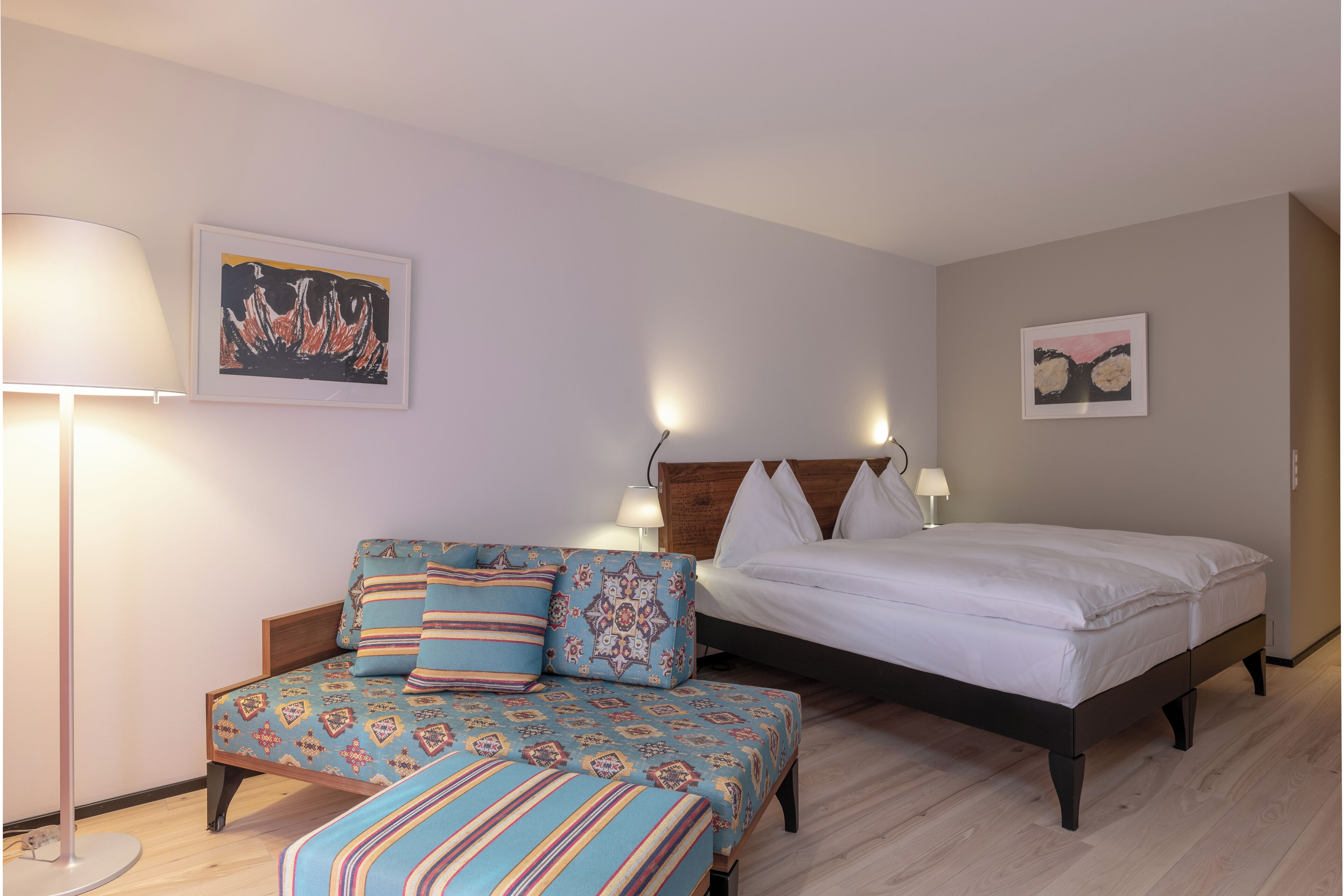 Comfort Room | Sengetøy av topp kvalitet, minibar (inkludert) og safe på rommet