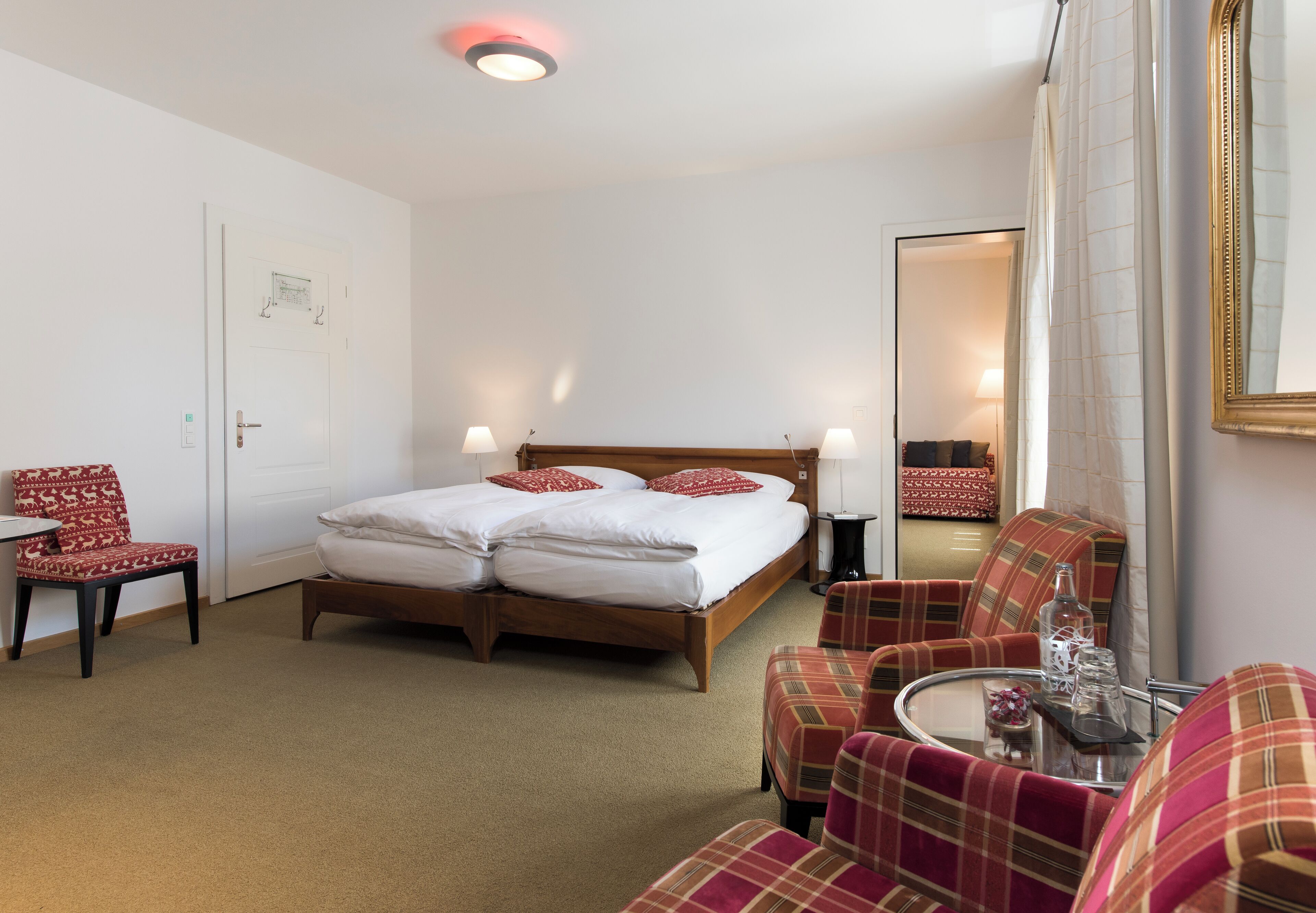 Sengetøy av topp kvalitet, minibar (inkludert) og safe på rommet