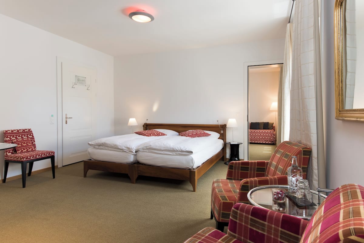 Sengetøy av topp kvalitet, minibar (inkludert) og safe på rommet