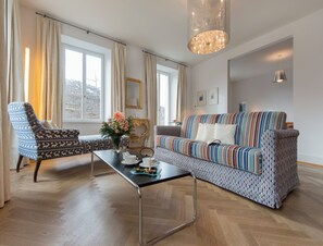 TV, books - Hotel Saratz Pontresina Mountain Resort & Spa (Pontresina)