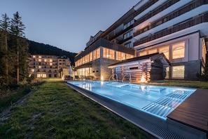 Indoor pool, pool loungers