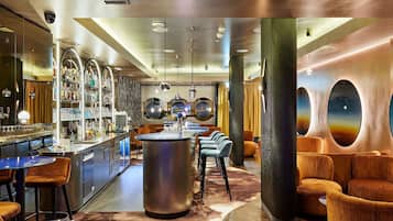 2 bar/lounge