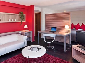 Hypo-allergenic bedding, minibar, in-room safe, desk