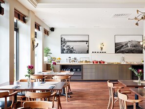 Morgenmadsbuffet hver dag (25.00 CHF pr. person)