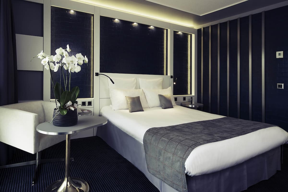 高级双人房, 1 张双人床 | 防过敏的被褥、迷你吧、客房内保险箱、办公桌