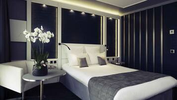 Superior dubbelrum - 1 dubbelsäng | Allergitestade sängkläder, minibar och värdeförvaringsskåp på rummet