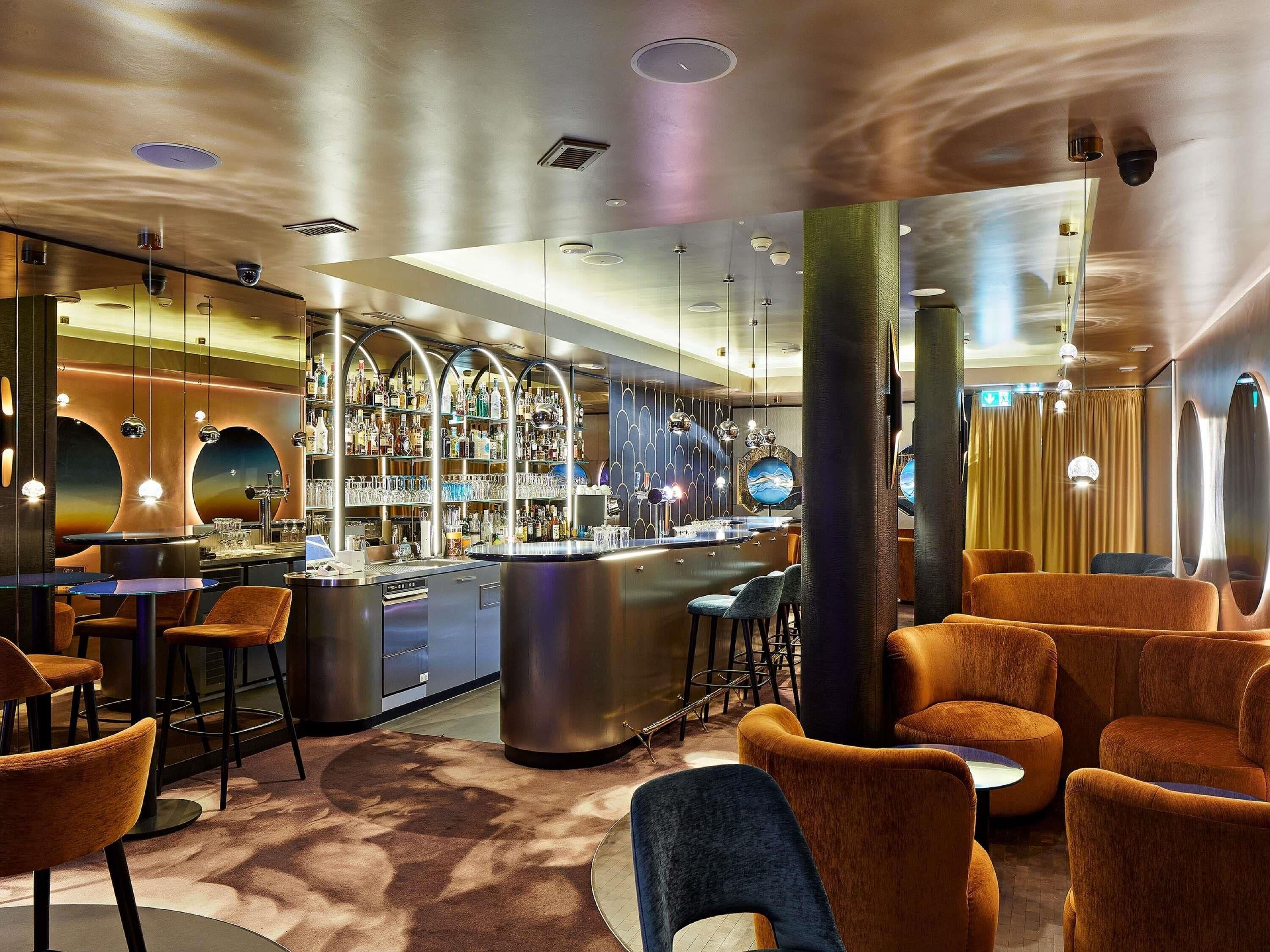 2 من البارات/الاستراحات