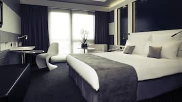 Hypo-allergenic bedding, minibar, in-room safe, desk