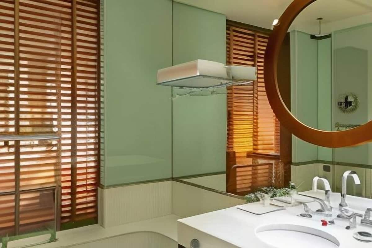 Baño | Ducha y bañera combinadas y bañera profunda