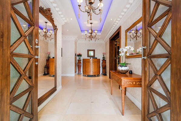 Interior - Ashburn Hotel (London)