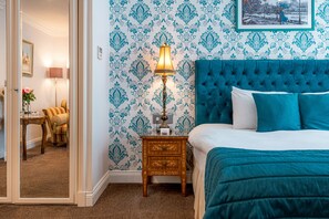 Chambre double (King) | Literie hypoallergénique, coffre-fort, bureau, système d’insonorisation