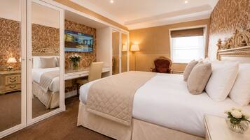Standard Double Room | Hypo-allergenic bedding, in-room safe, desk, laptop workspace