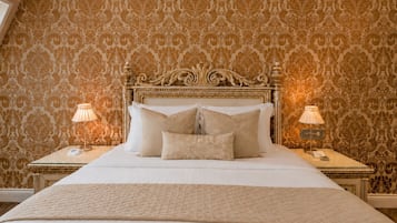 Standard Double Room | Hypo-allergenic bedding, in-room safe, desk, laptop workspace