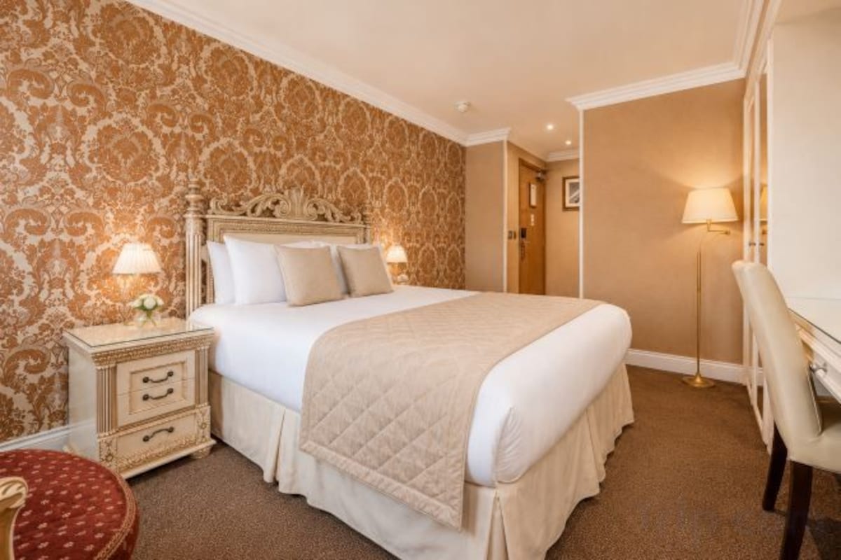 Hypo-allergenic bedding available, in-room safe, desk, laptop workspace