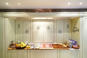 Daily continental breakfast (GBP 10 per person)