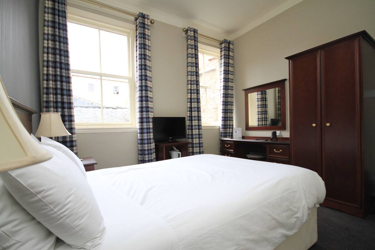 desk, iron/ironing board, free wifi, bed sheets