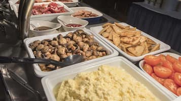 Full breakfast for a fee on weekdays