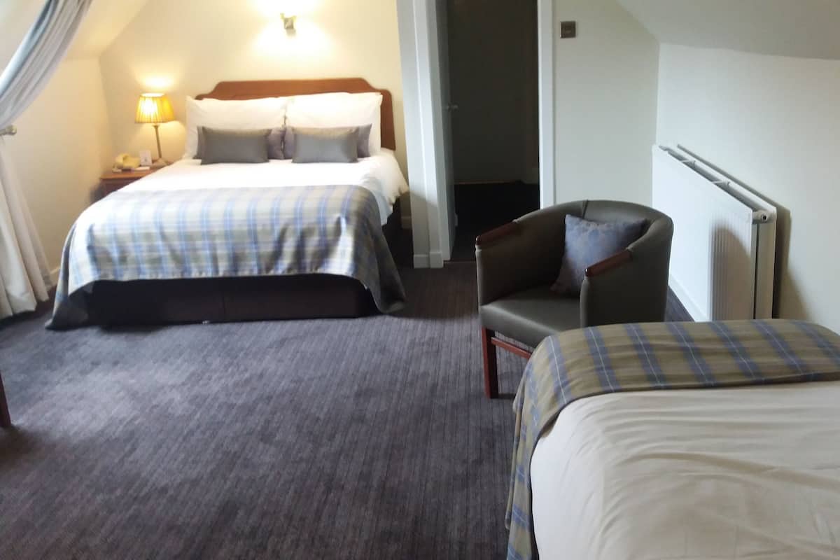 Family for 5 | Desk, iron/ironing board, free WiFi, bed sheets