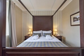 Four Poster Room - Salutation Hotel (Perth)