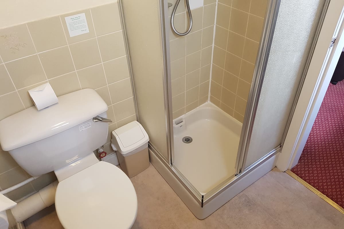 classic single room | bathroom | free toiletries, hair dryer, towels, soap