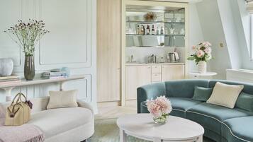 Sábanas italianas Frette, ropa de cama de alta calidad y minibar