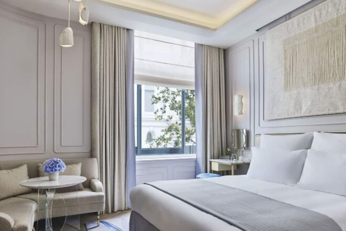 Frette Italian sheets, premium bedding, minibar, in-room safe