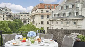 Sábanas italianas Frette, ropa de cama de alta calidad y minibar