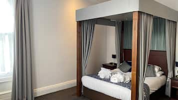 Four Poster Suite | Desk, iron/ironing board (on request), free WiFi, bed sheets
