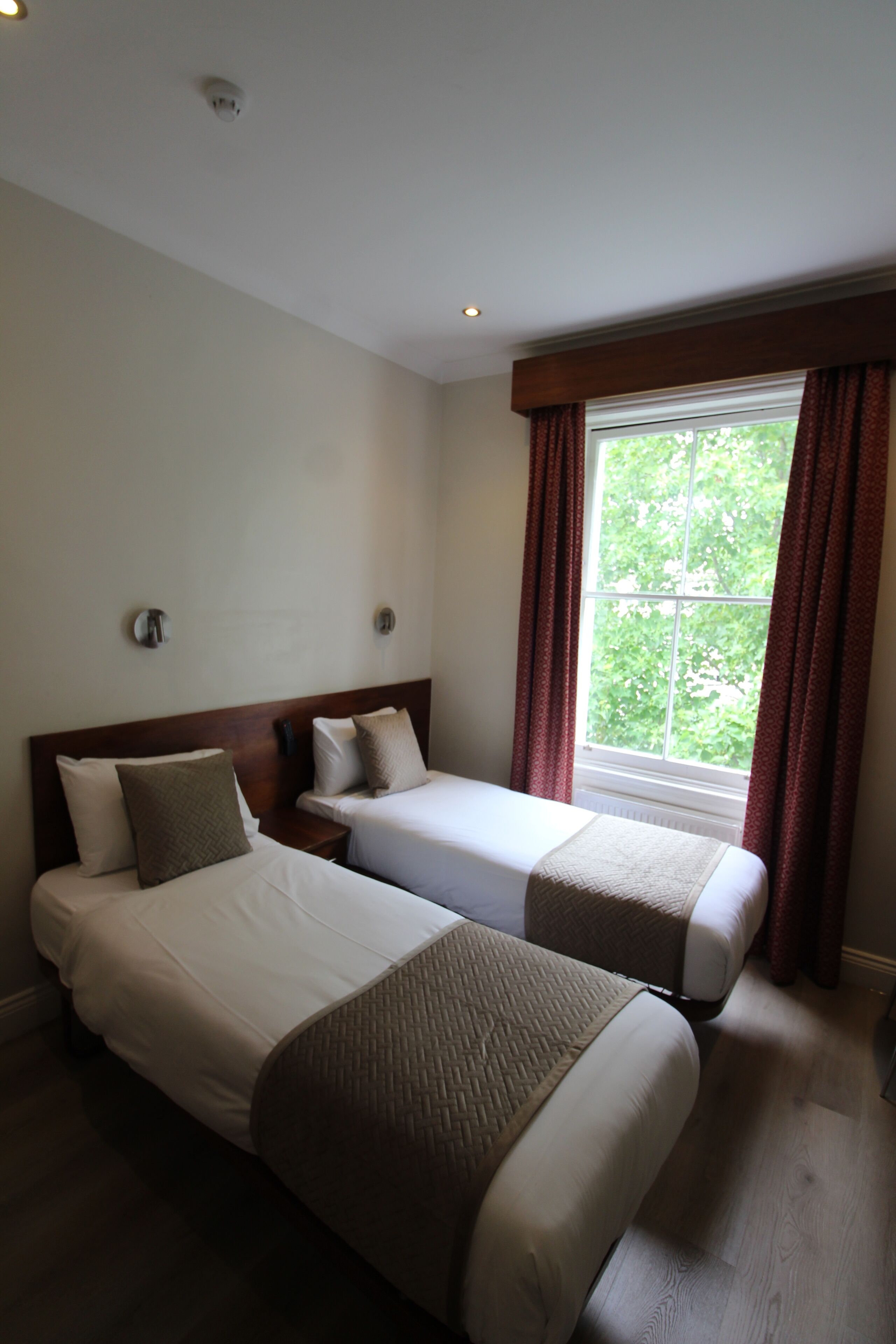 Photo - Wedgewood Hotel