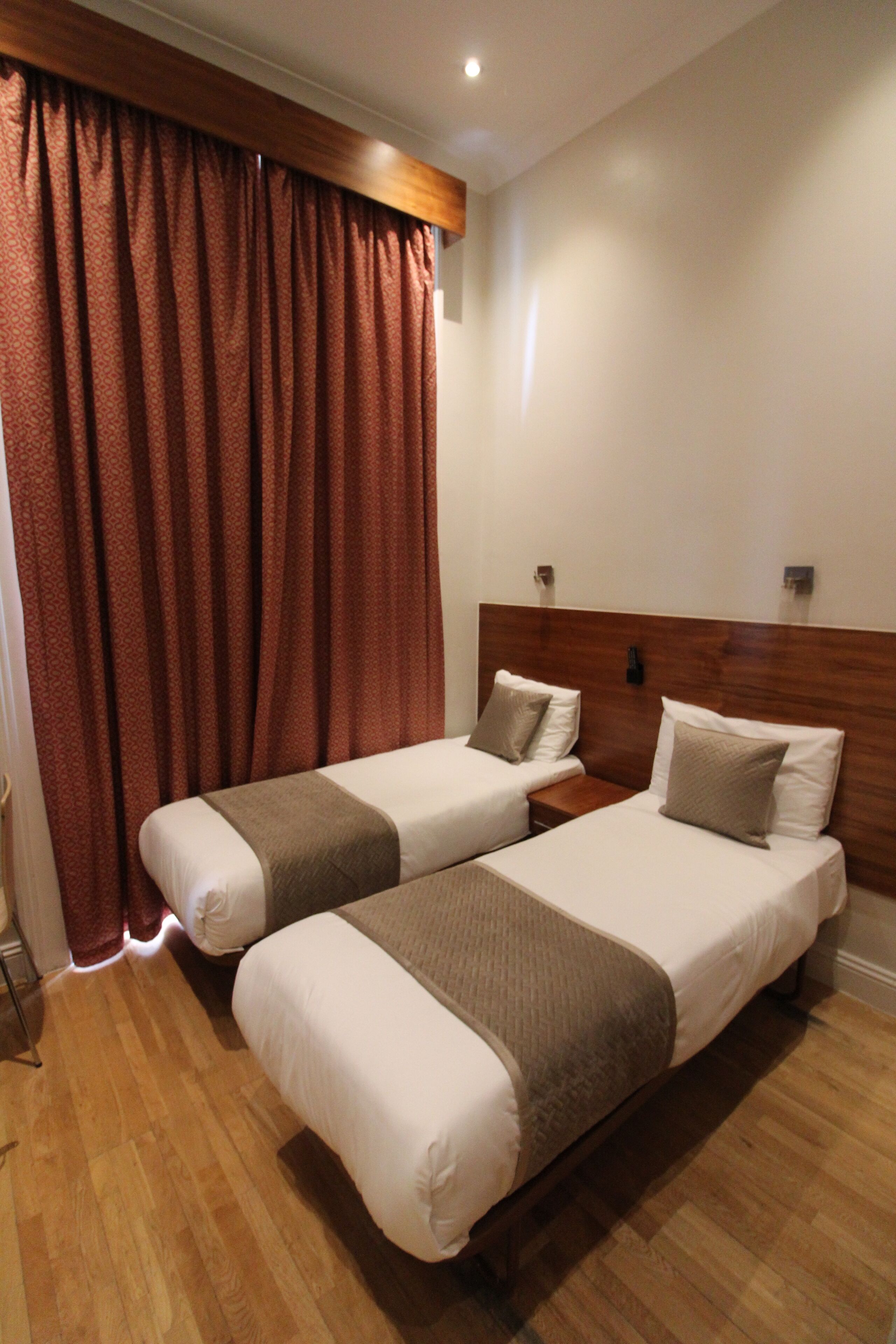Photo - Wedgewood Hotel