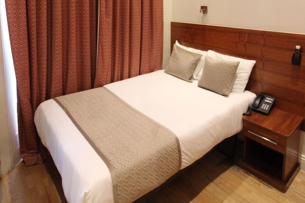 Double Room | Peti besi dalam bilik, seterika/papan seterika, Wi-fi percuma