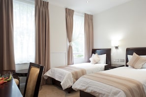 In-room safe, iron/ironing board, free WiFi, bed sheets - The Villa Kensington (London)