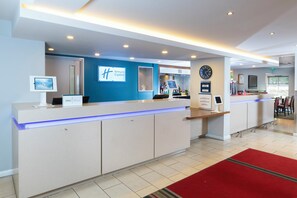 Reception - Holiday Inn Express Birmingham - Oldbury by IHG (Oldbury)