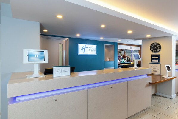 Reception - Holiday Inn Express Birmingham - Oldbury by IHG (Oldbury)