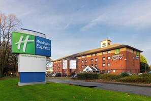 Exterior - Holiday Inn Express Birmingham - Oldbury by IHG (Oldbury)