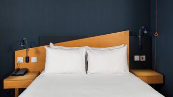 Standard Room, 1 Double Bed, Accessible (with Free Hot Breakfast) | Desk, laptop workspace, blackout drapes, iron/ironing board